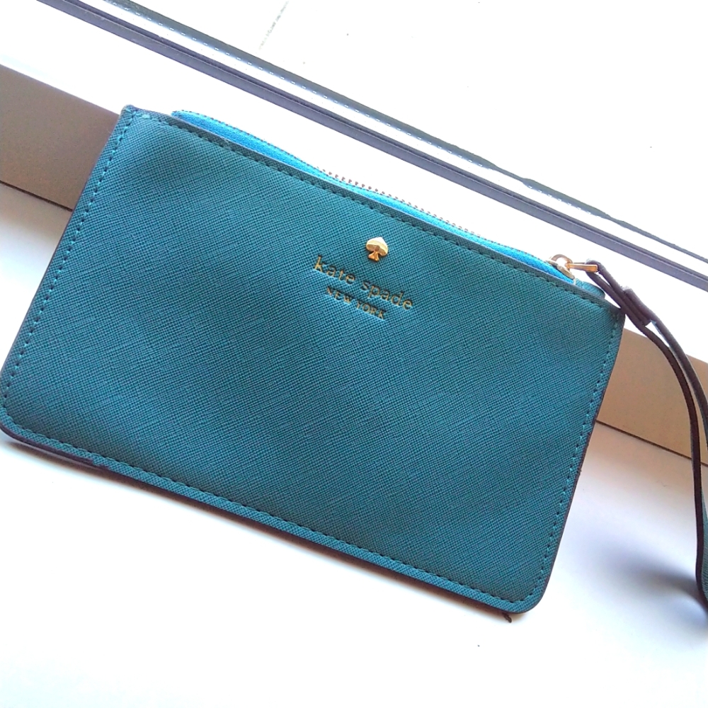 Kate Spade zip up clutch style wallet purse.